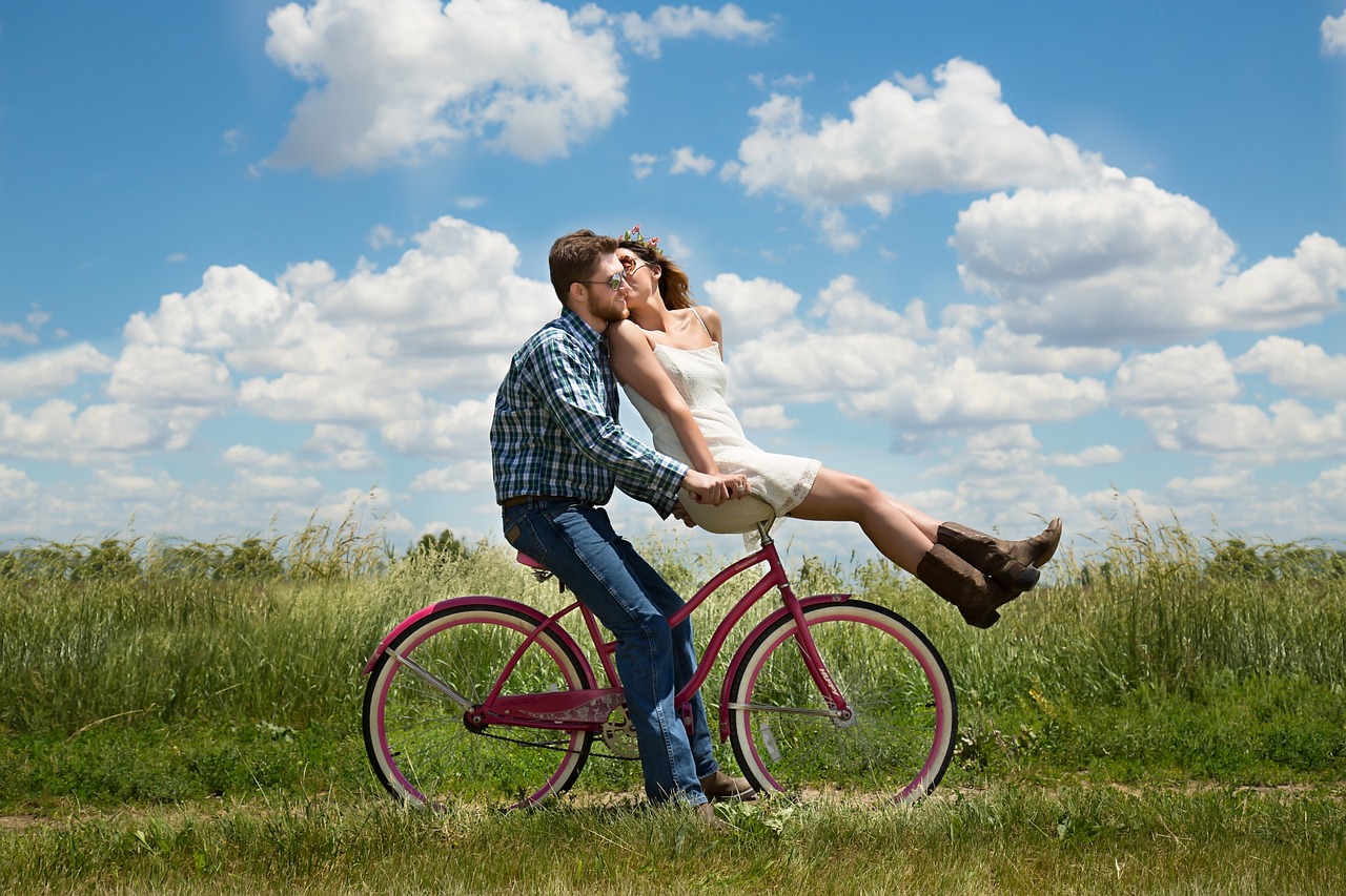 bike couple outdoors